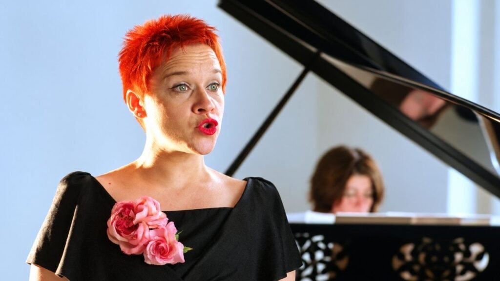 Jeannette Urzendowsky: Ärztin, Chanson-Nette und Berliner Bühnenkünstlerin